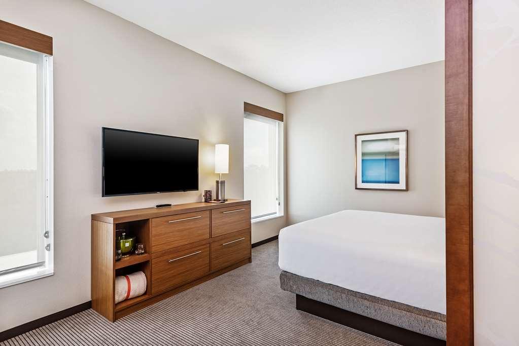 Hyatt Place Tampa/Wesley Chapel Lutz Room photo